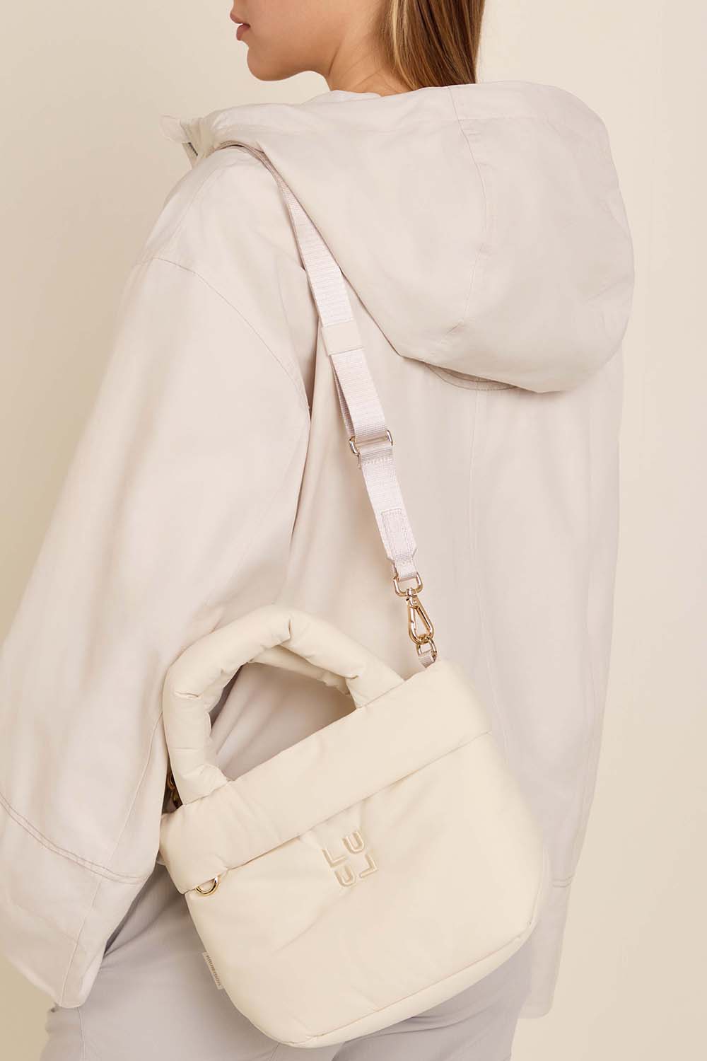 תמונת כל הלוק של On My Level Tote Small Bag Puffy